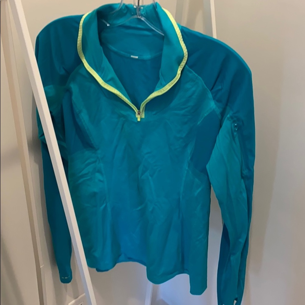 Long sleeve athletic top